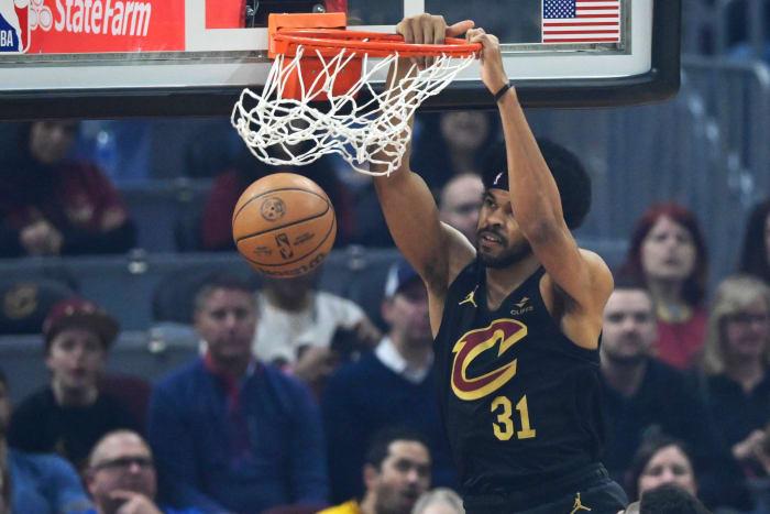 Mar 20, 2024; Cleveland, Ohio, USA; Cleveland Cavaliers center Jarrett Allen (31) dunks in the first quarter against the Miami Heat at Rocket Mortgage FieldHouse.